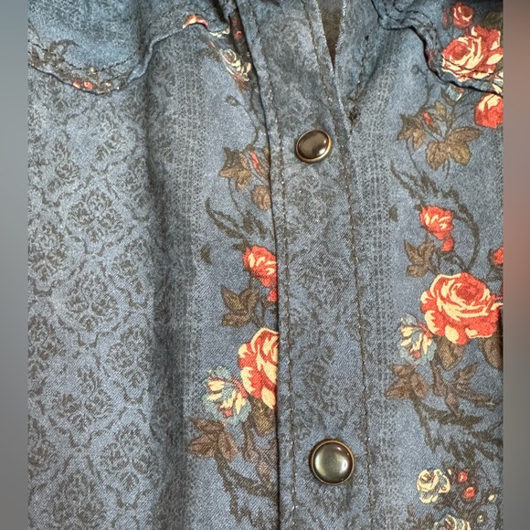 NWOT LEGACY FALLS For Her Blue Floral Button-Down Shirt - Picture 4 of 9